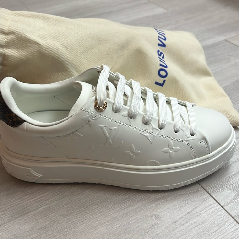 louis vuitton ct0138- New. Never worn. Size 38